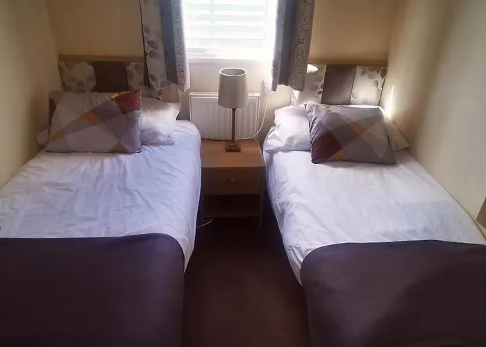 Delightful 3-Bedroom Static Caravan With Lazy Spa And Loch View
