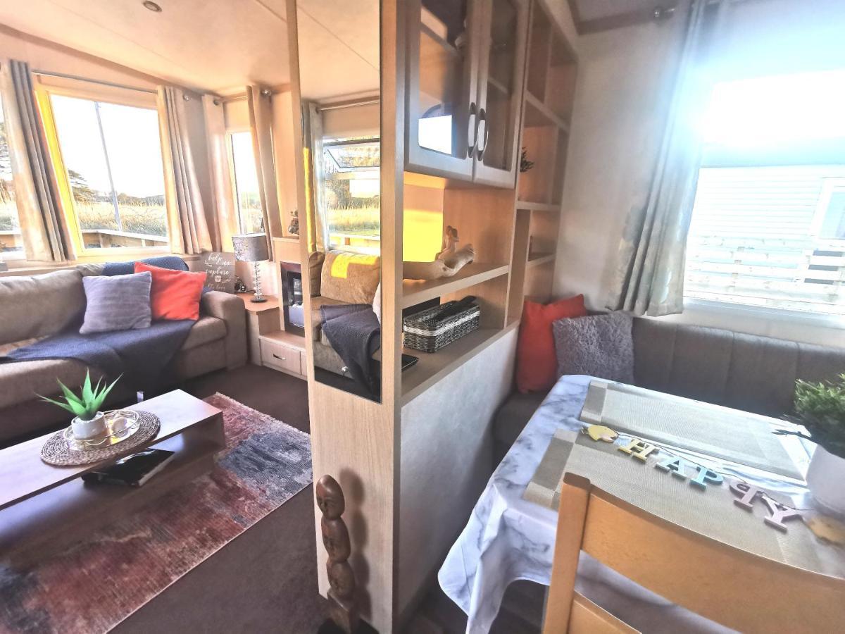 Delightful 3-bedroom Static Caravan With Lazy And Loch View