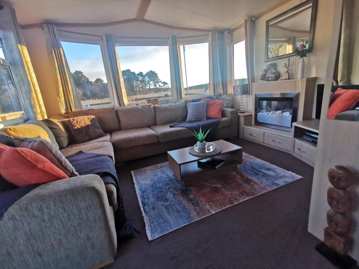 Delightful 3-bedroom Static Caravan With Lazy And Loch View *