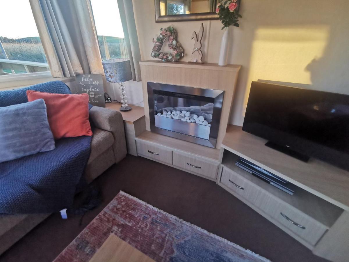 Holiday home Delightful 3-bedroom Static Caravan With Lazy And Loch View Balminnoch