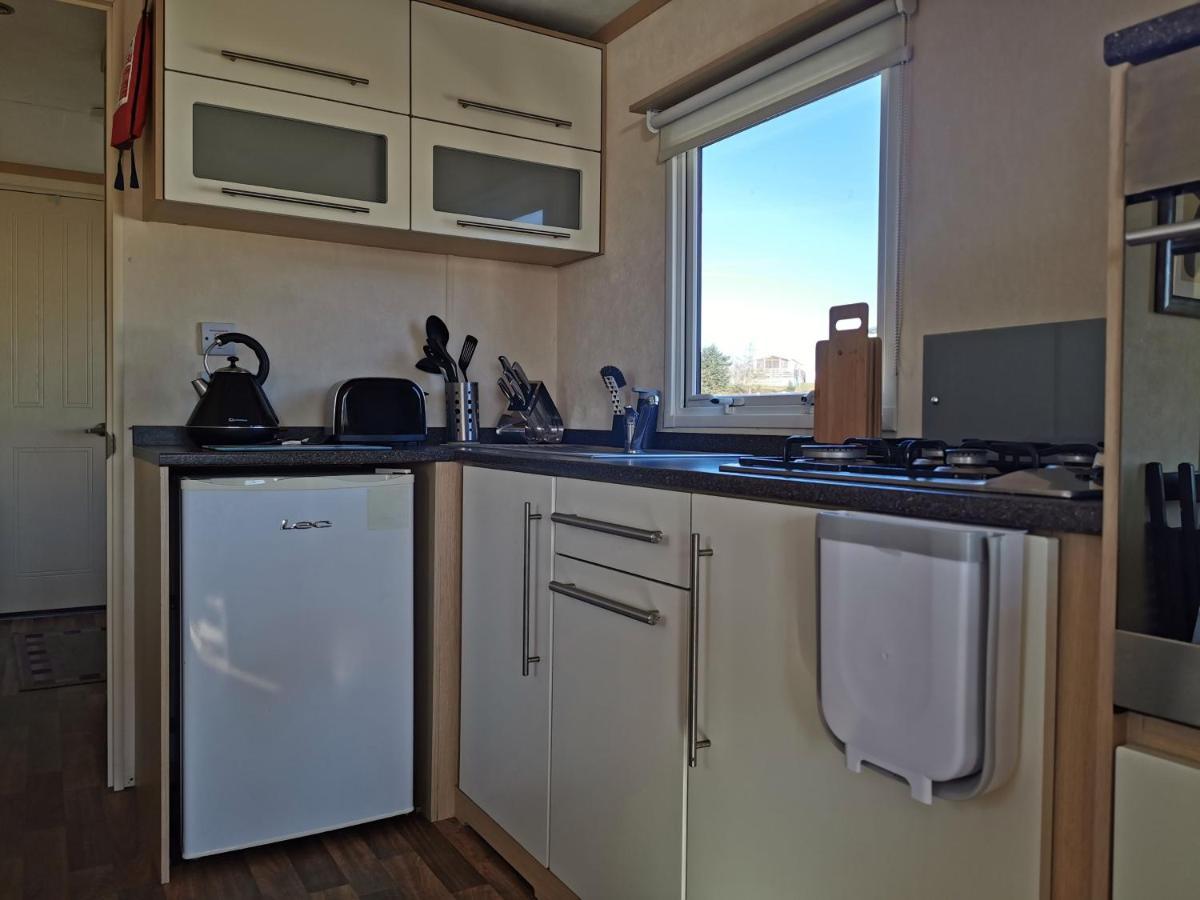 Delightful 3-bedroom Static Caravan With Lazy And Loch View