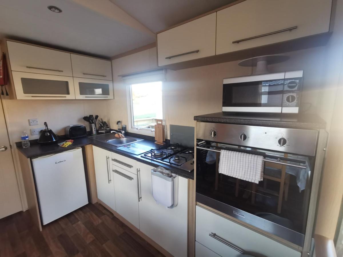 Delightful 3-bedroom Static Caravan With Lazy And Loch View Holiday home