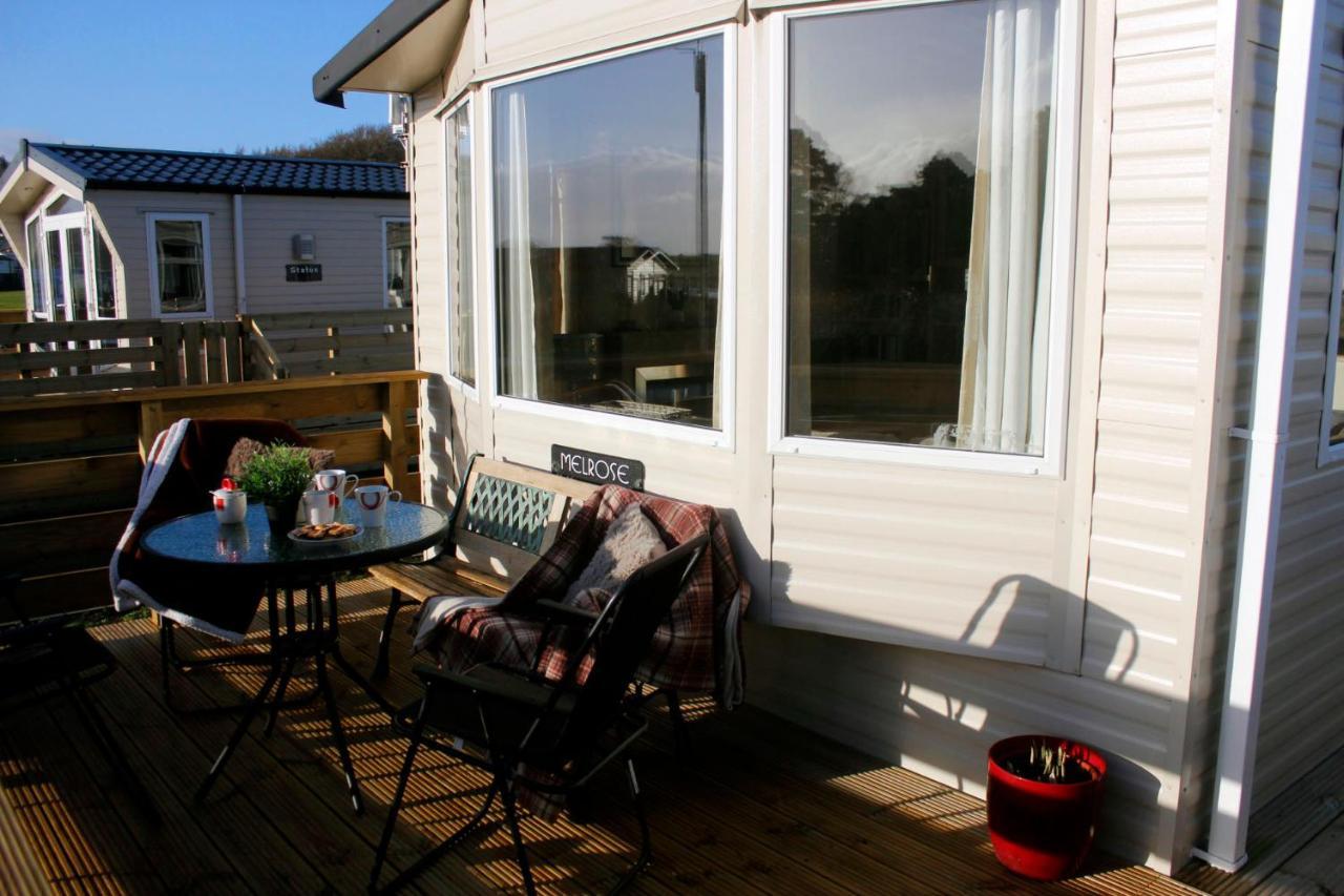Delightful 3-bedroom Static Caravan With Lazy And Loch View *