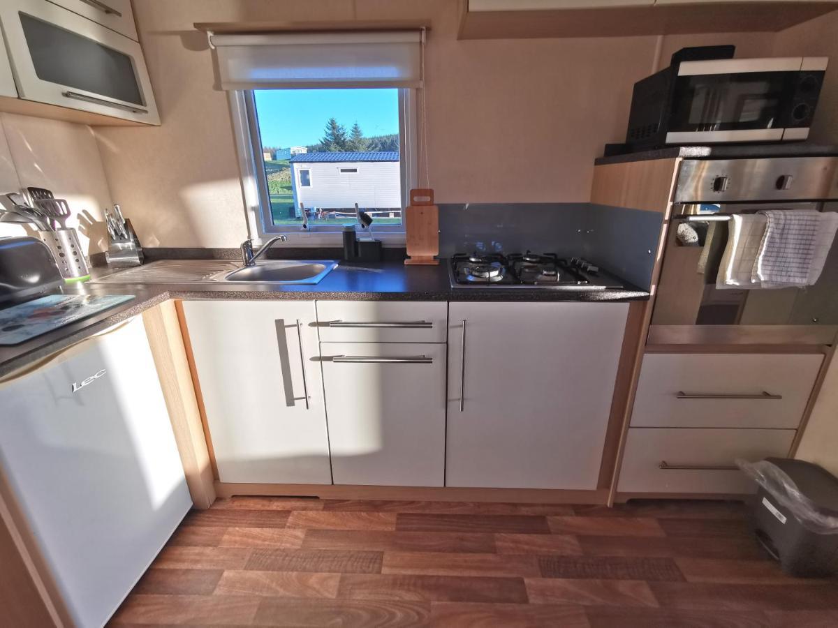 Delightful 3-bedroom Static Caravan With Lazy And Loch View