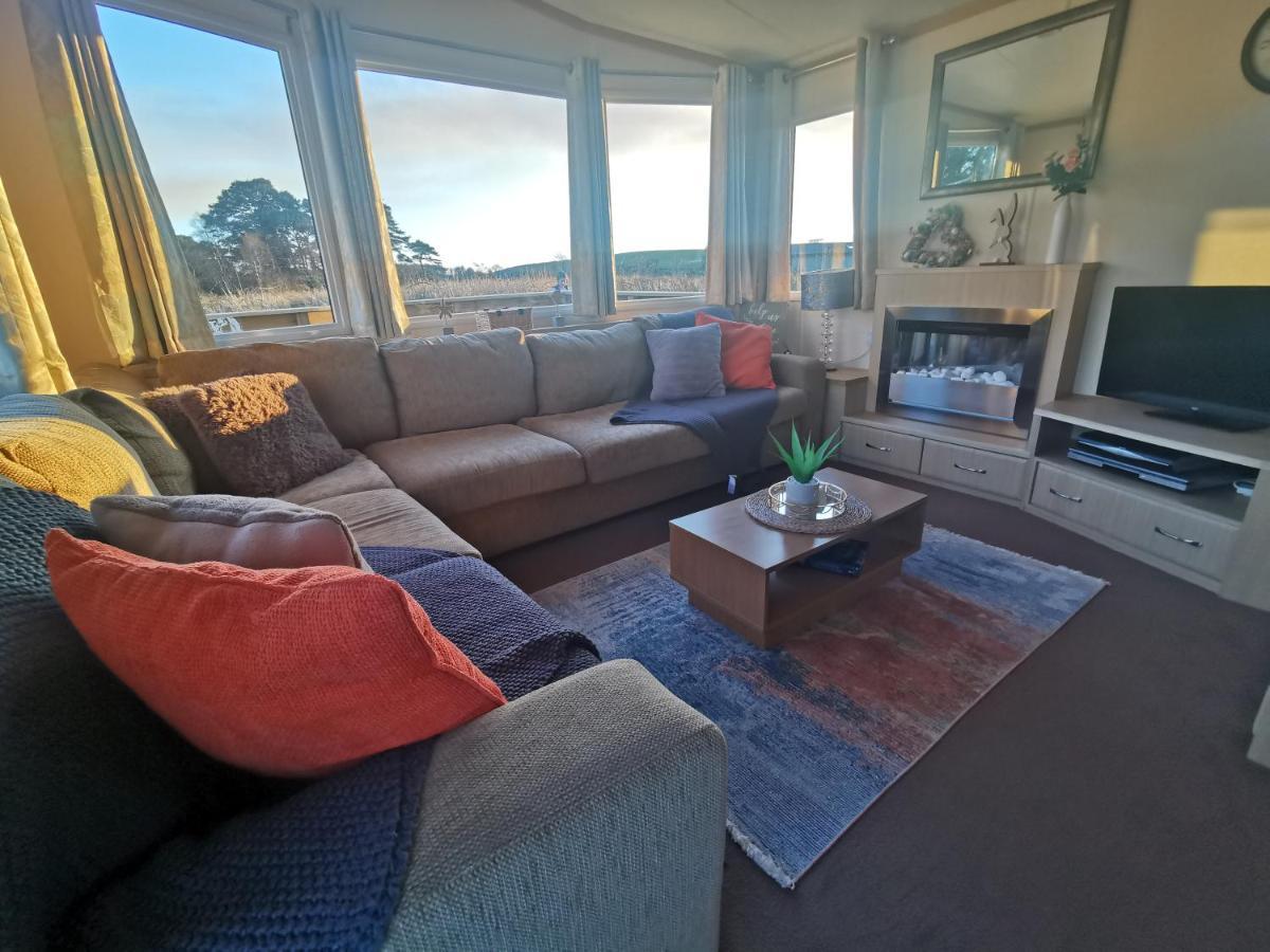 Delightful 3-bedroom Static Caravan With Lazy And Loch View *