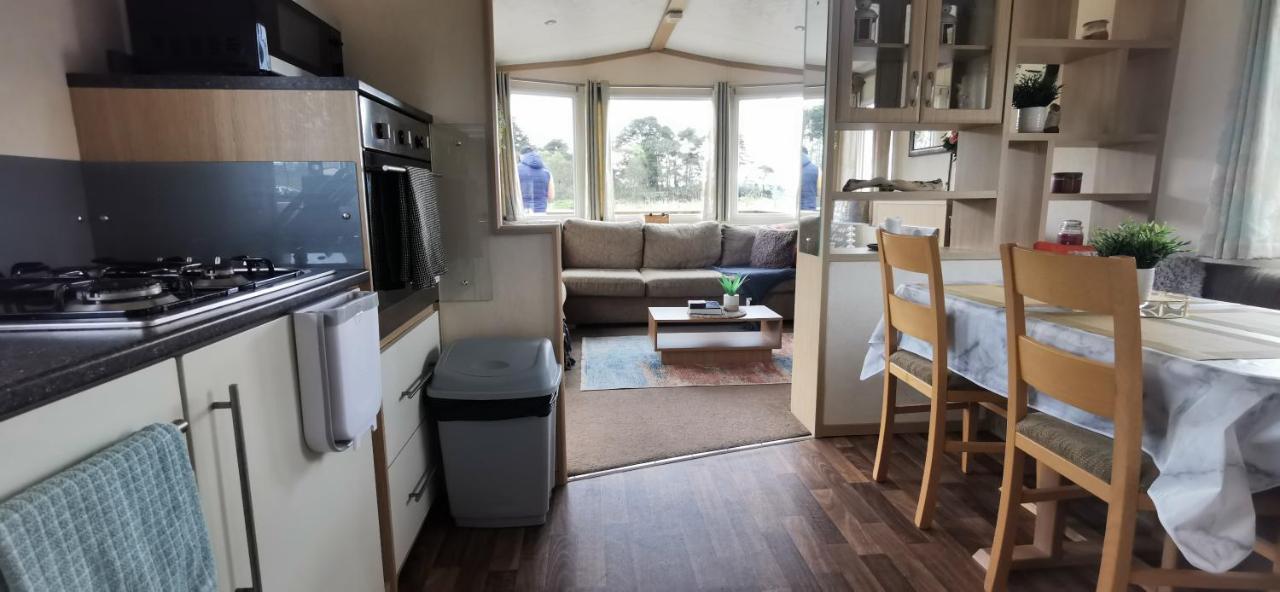Delightful 3-bedroom Static Caravan With Lazy And Loch View