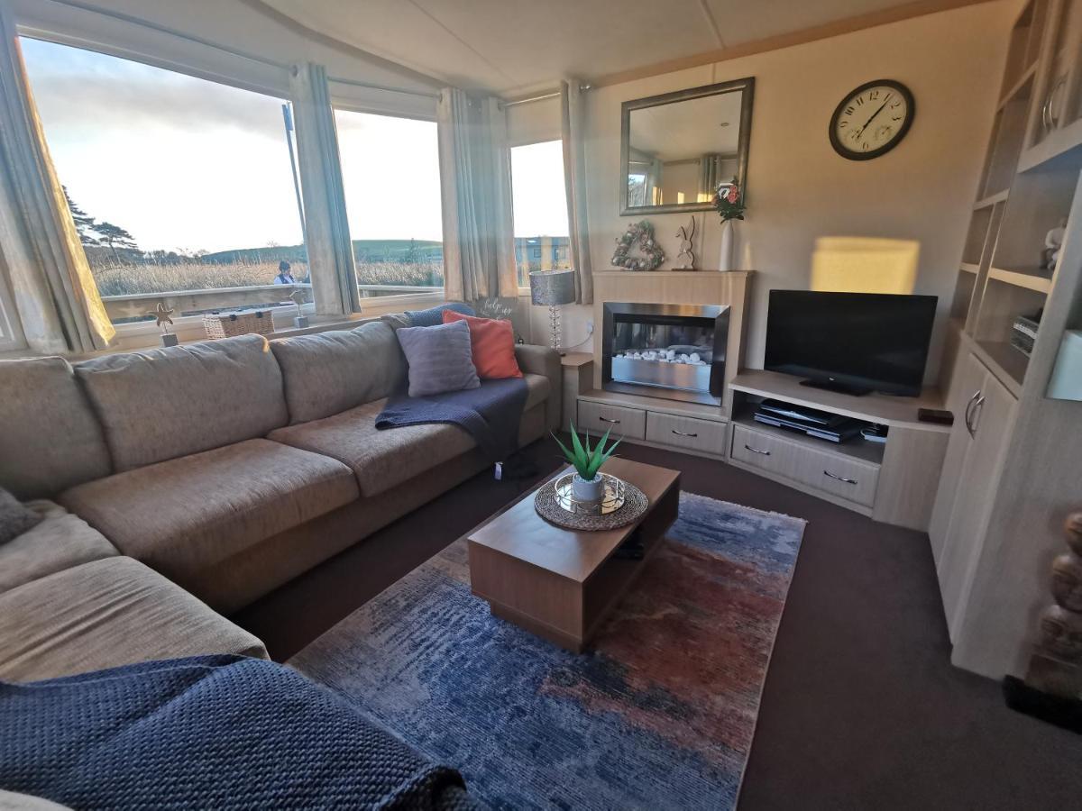 Delightful 3-bedroom Static Caravan With Lazy And Loch View Holiday home Balminnoch