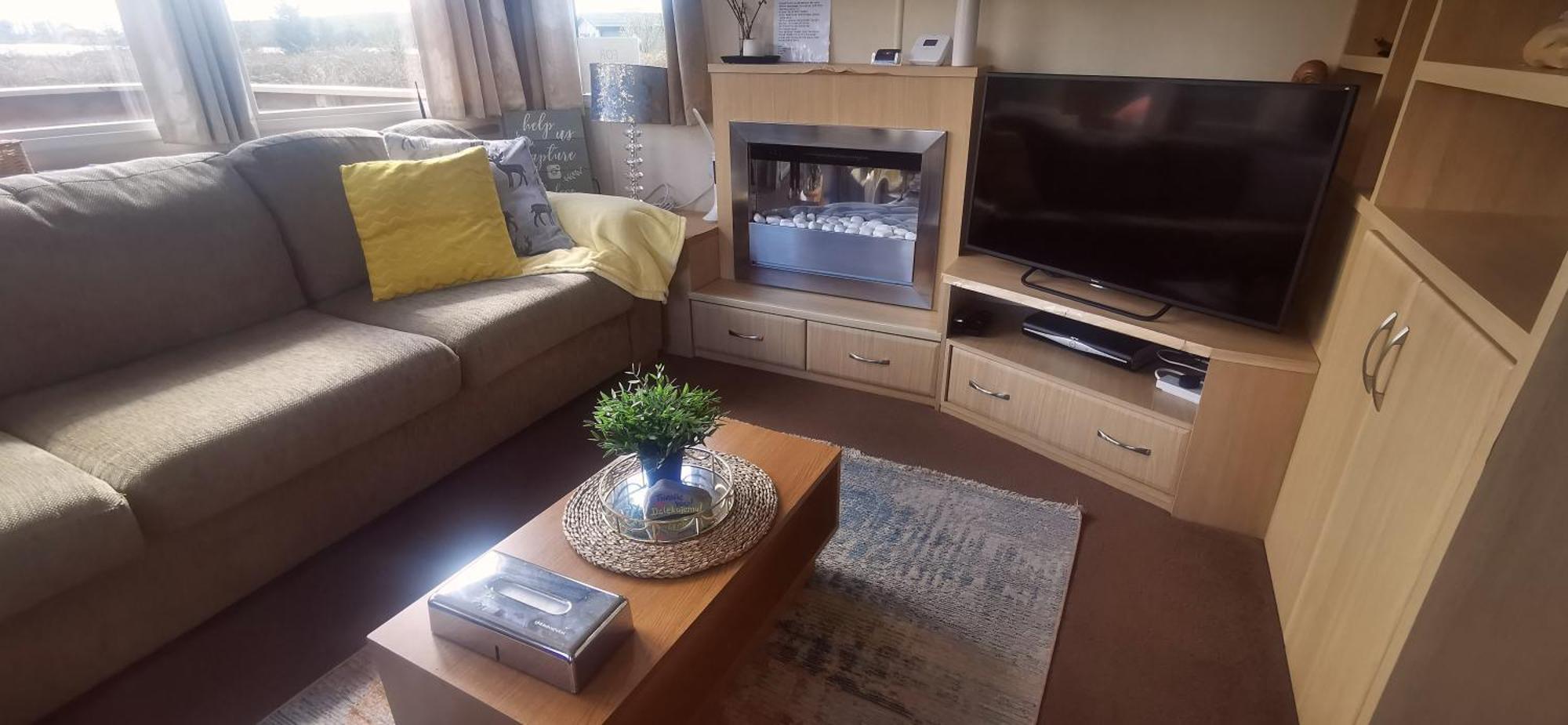 Holiday home Delightful 3-bedroom Static Caravan With Lazy And Loch View Balminnoch