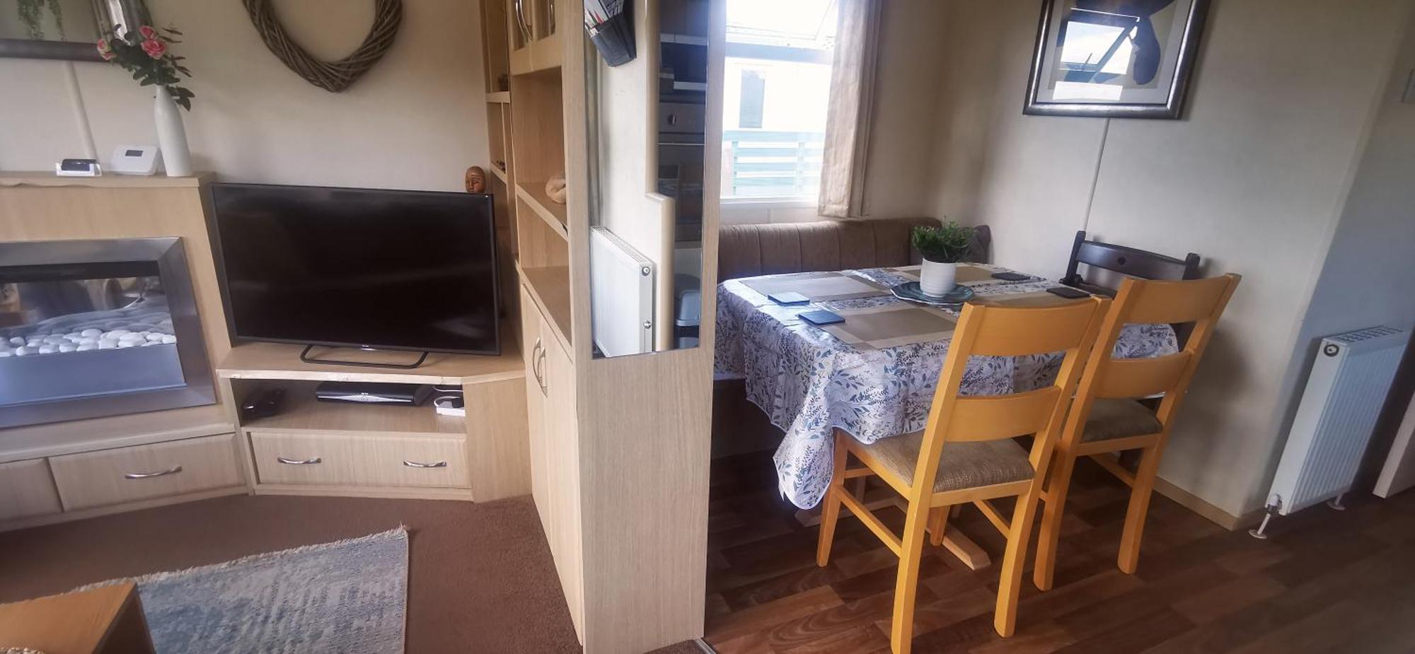 Delightful 3-bedroom Static Caravan With Lazy And Loch View
